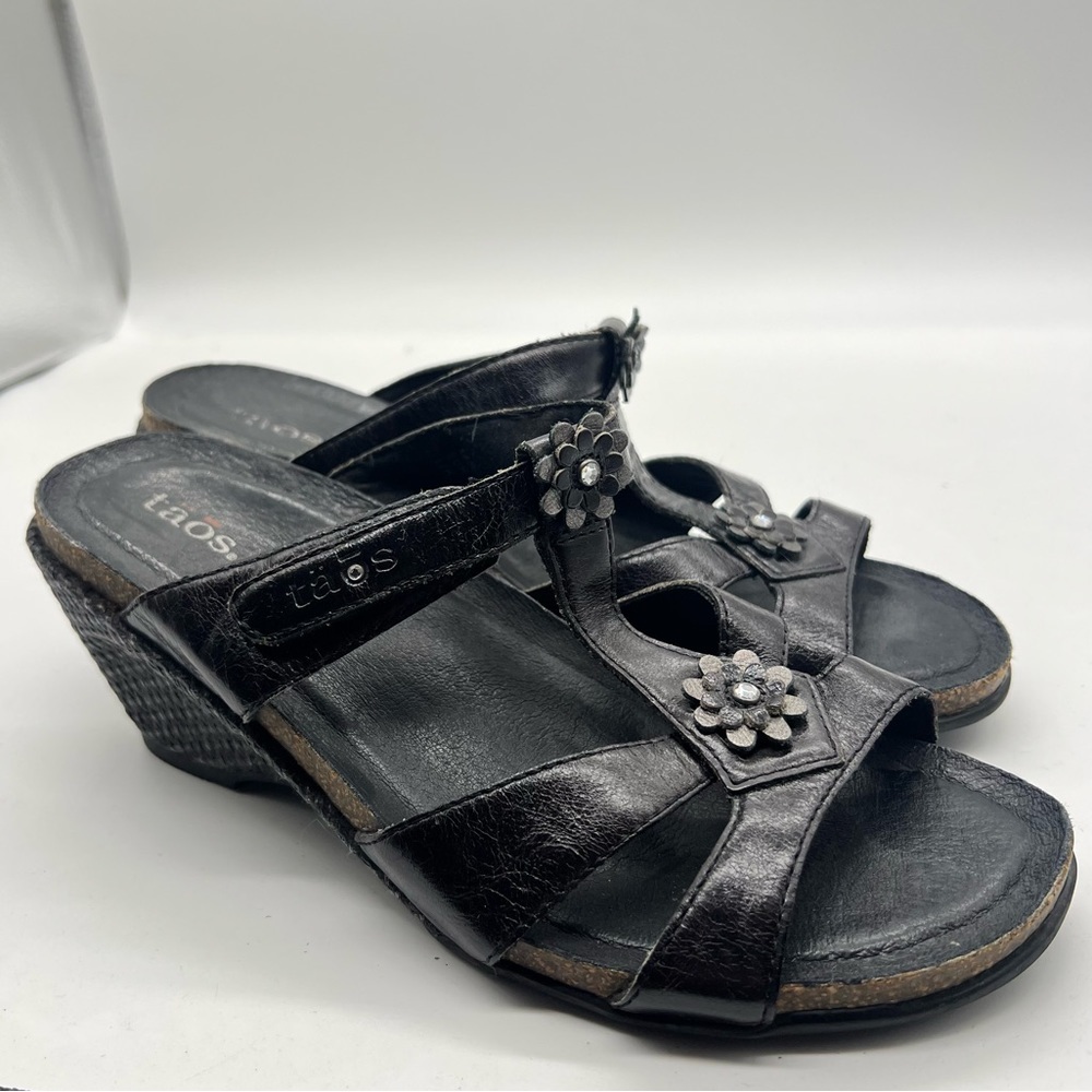 Taos black leather floral rhinestone wedge heel slide sandals women’s 8